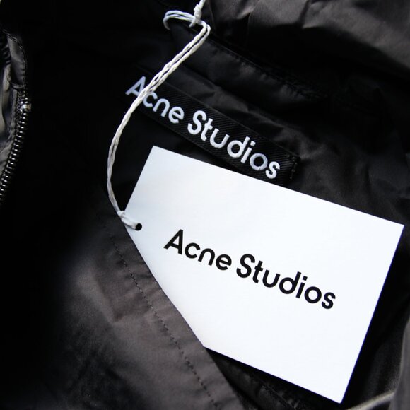 BNWT AW20 ACNE STUDIOS REFLECTIVE FACE MOTIF PONCHO S/M - Picture 11 of 15